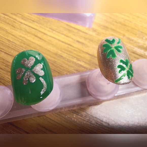 Hand Crafted Press On Nails 24pc St Patricks Day Short Oval Green n Gold - Picture 4 of 8